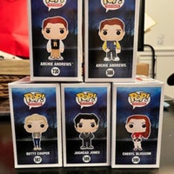 Riverdale Set of 5 Funko Pops Archie, Jughead, Betty and Cheryl - Picture 6 of 6